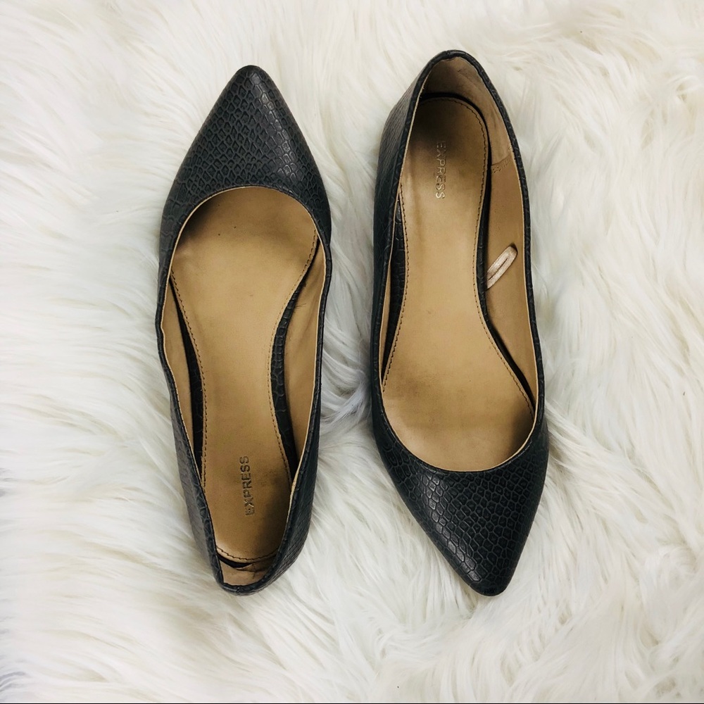💢SOLD 💢 Express Gray Snakeskin Print Shoes